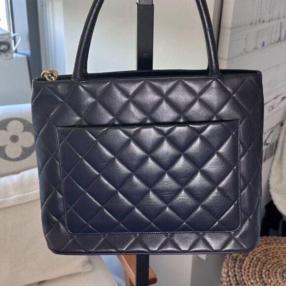 RARE Chanel Eggplant Luxe Lambskin Quilted Medallion Shopper Tote Bag - Picture 6 of 13